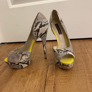 Steven snake print pumps